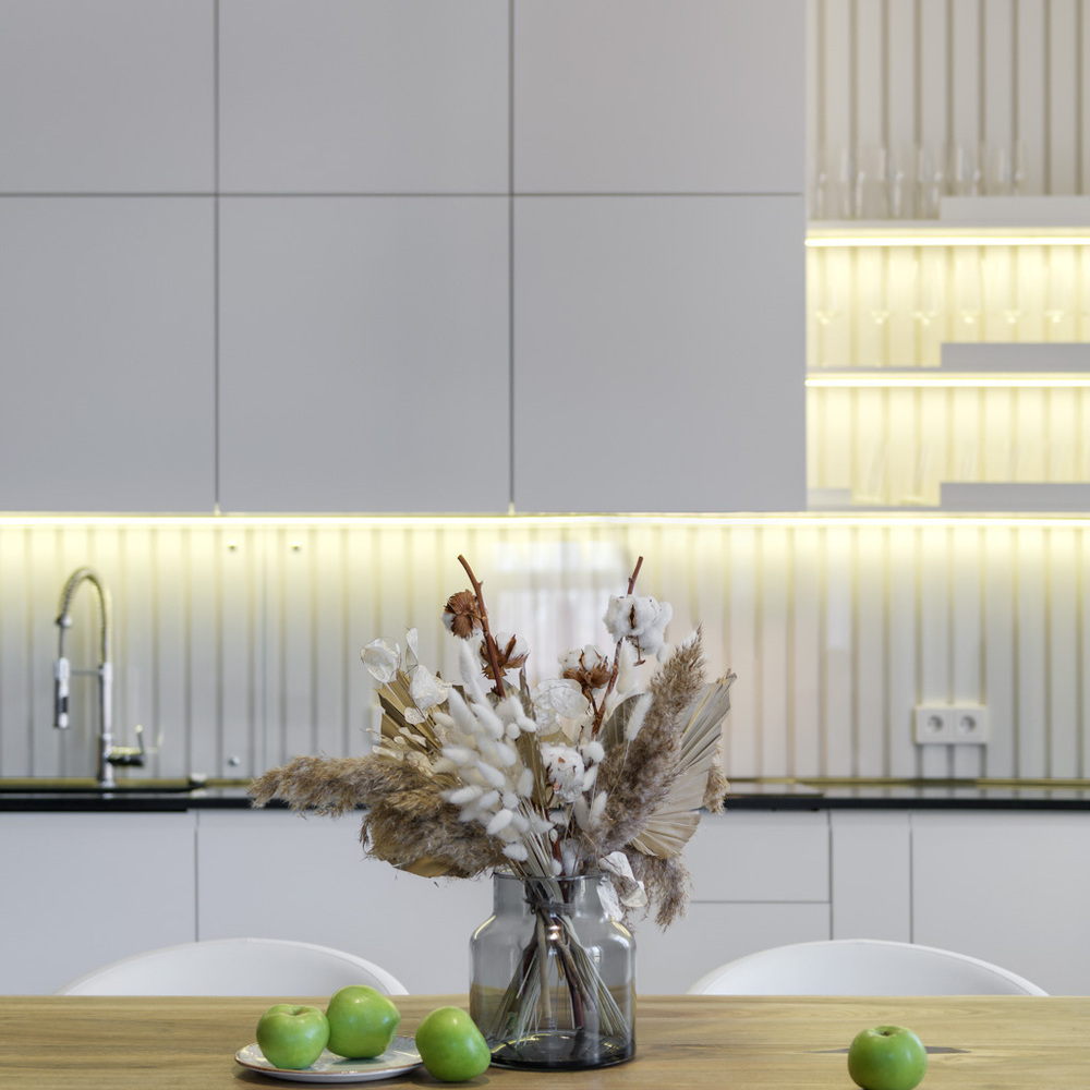 Біла кухня на замовлення - KOG group