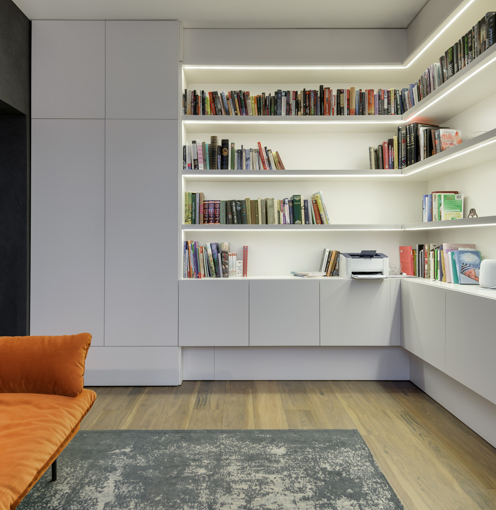 Меблі в сучасний кабінет білого кольору з МДФ фарбованого - KOG group