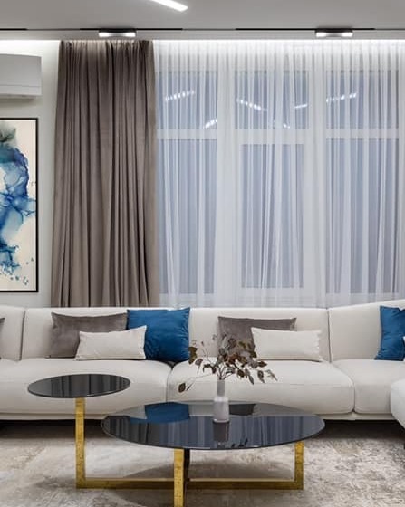 Журнальний стіл з нержавіючої сталі під золото і стільницею зі склом