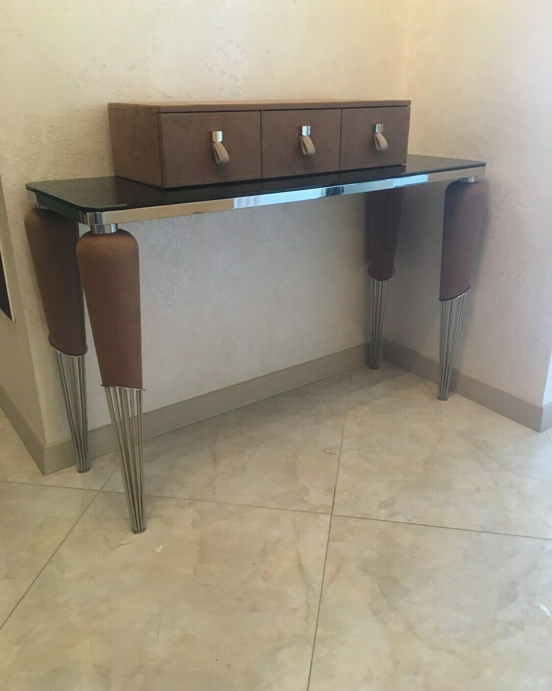 Консольний стіл з нержавіючої сталі, тканини